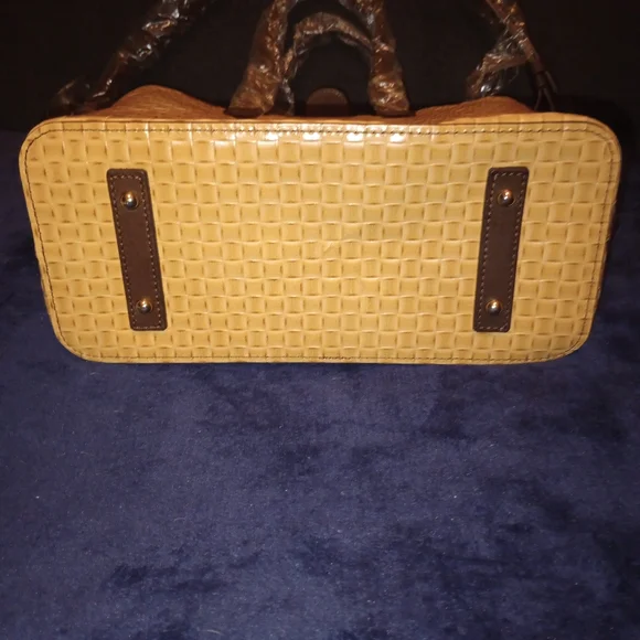 NWT Dooney & Bourke Liliana Weaved Leather bag W/ matching wristlet & Dust bag - Picture 5 of 16